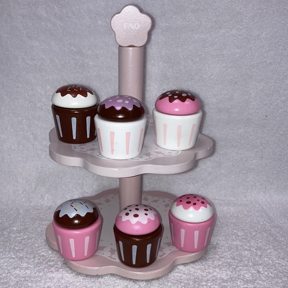 Fao Swartz wooden 2 tier cupcake holder and interchangeable cupcakes - Picture 2 of 4